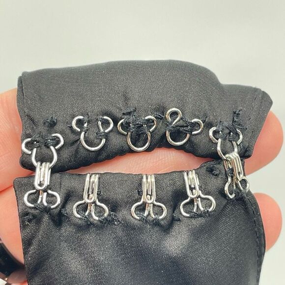 Superdown Womens Halter Neck Blouse Top Sleeveless Open Back V Neck Black Small - Picture 6 of 11